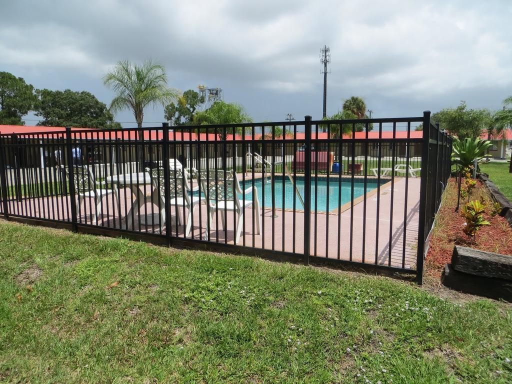 Travelers Inn Okeechobee Exterior photo