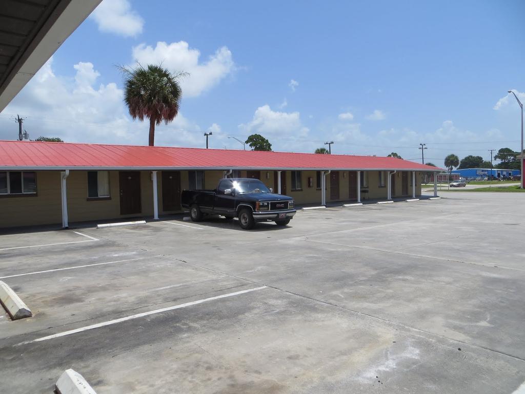 Travelers Inn Okeechobee Exterior photo
