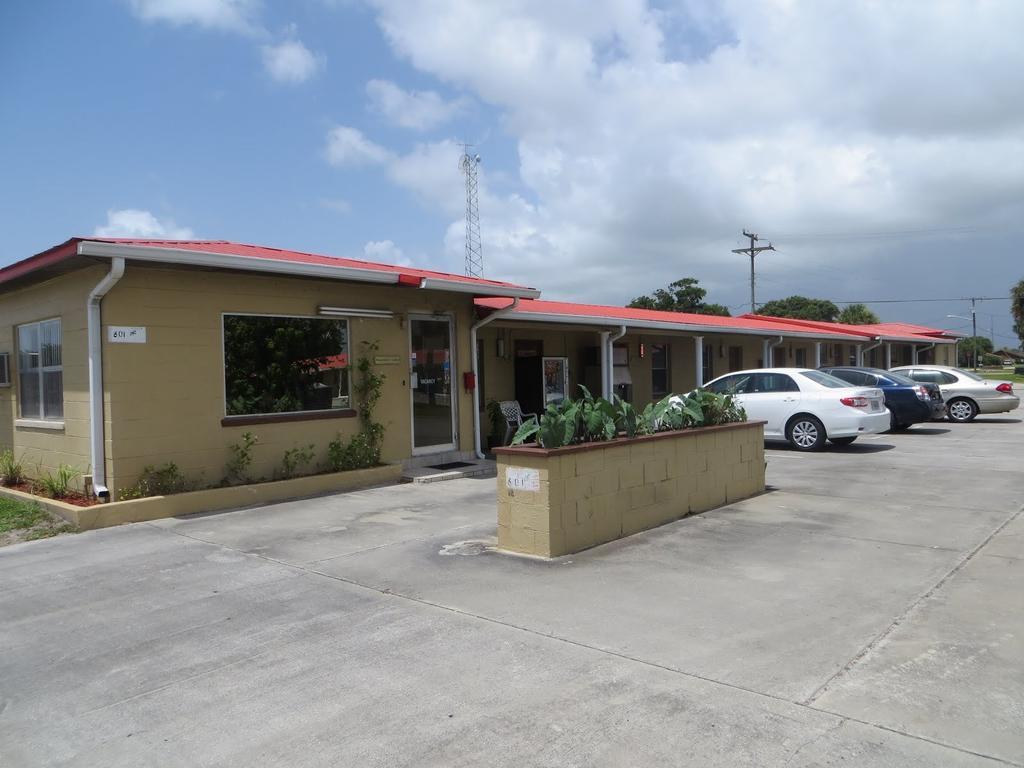 Travelers Inn Okeechobee Exterior photo